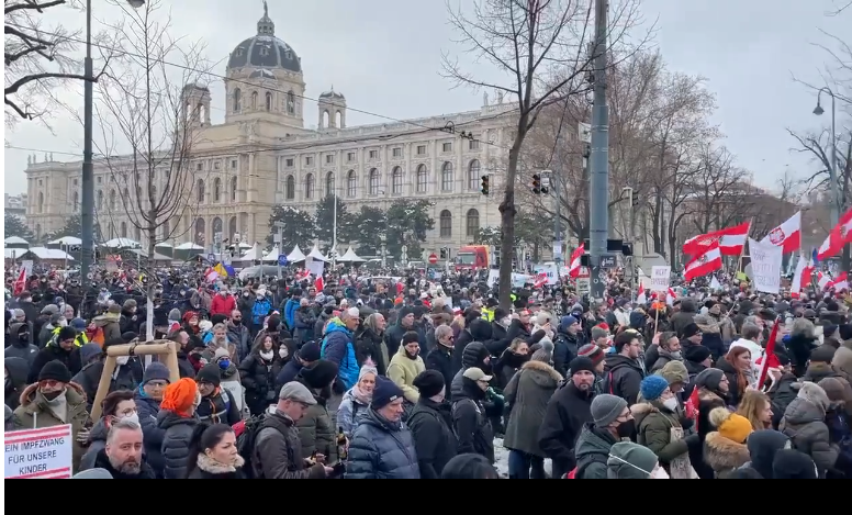 Autriche, Vienne, samedi en décembre : début de la marche contre la dictature covid.