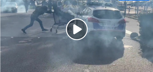 Nantes, France: plus tôt dans la journée, des centaines d'antifa violents se sont révoltés pour tenter d'arrêter un événement organisé