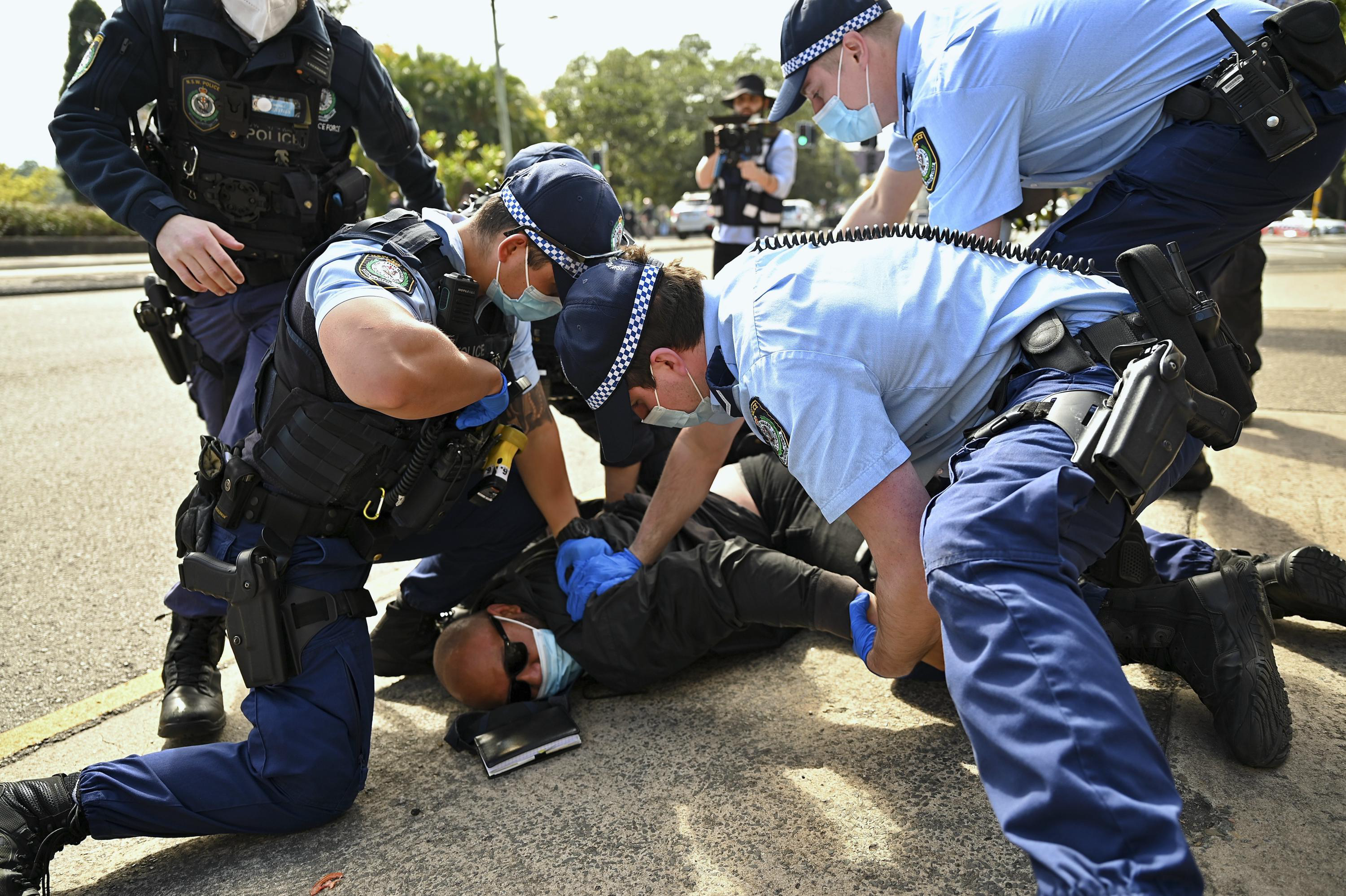 Appel de détresse de tous les Australiens au reste du MONDE! May Day May Day HELP US!