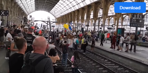 A Nice en france,  les voies férrées  sont bloques par les manifestant sur le PASS Sanitaire