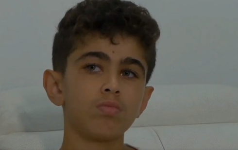 Après le vaXXXXccin il ne voit plus rien.....CAS-VITE