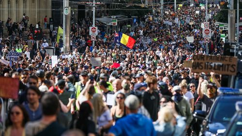 Des scènes plus sauvages à Melbourne le troisième jour des manifestations…