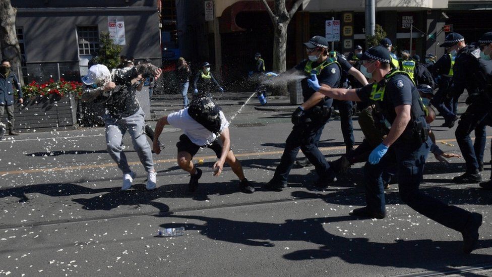Une montée de violence au Monde!!!! DU JAMAIS VU !!! Les Peuples de tous les pays se lèvent……