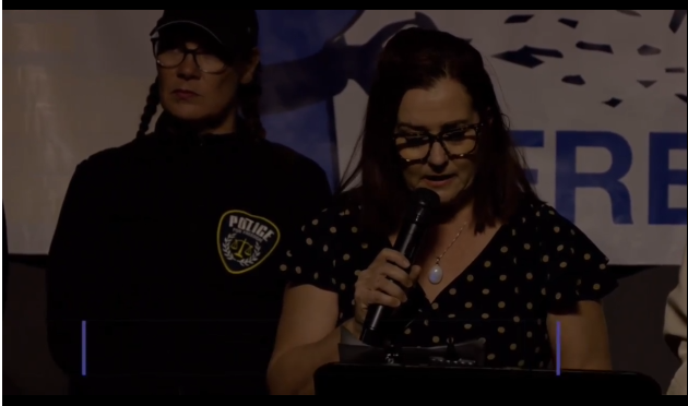 Héloise Landry, enseignante en éthique et culture religieuse et représentante du Collectif Éducation et Droits Humain (CÉDH) déclare que les enseignants du Québec souhaitent encourager la santé et l’éveil chez les enfants