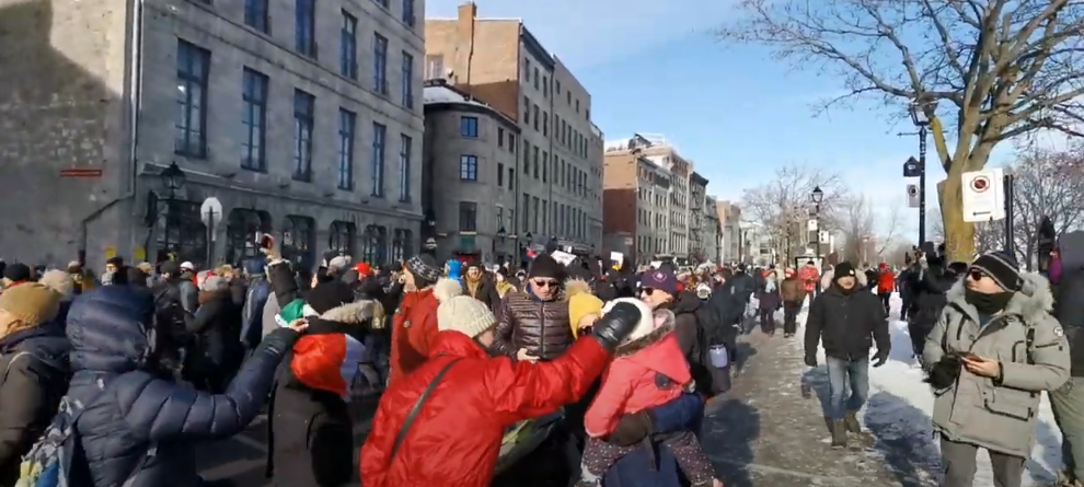 SVP PARTAGEZ! PARTAGEZ! Marche Vieux-Montréal Samedi 8 Janvier 2022 LA RÉSISTANCE Carl Giroux LIBRE-CHOIX Québec Canada