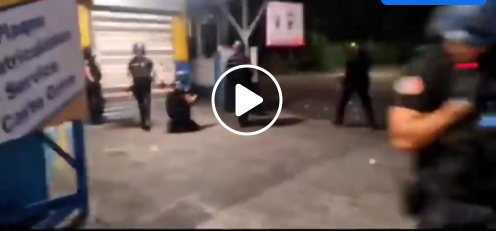 Guadeloupe, antilles françaises : hier soir, les manifestations contre les mesures coronavirus et la vaccination forcée se sont encore intensifiées, des coups de feu entre la police et les citoyens.