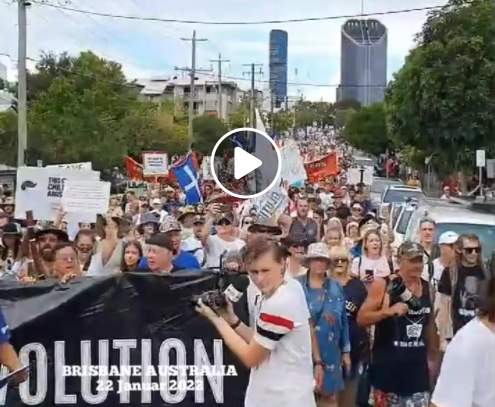 Lors de la manifestation de masse à Brisbane, les citoyens australiens contre, la vaccination, le passeport vert et toutes les mesures sanitaires ... !!!